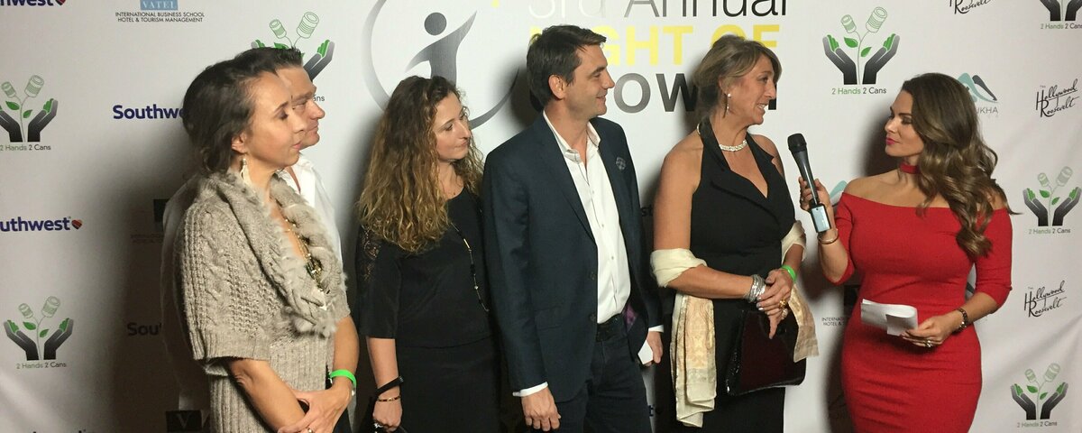 2 Hands 2 Cans Banner